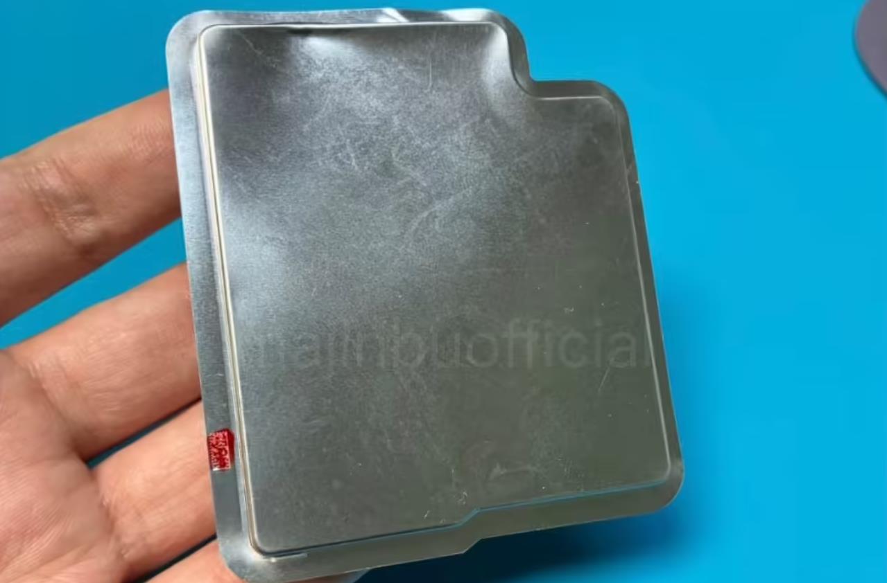‌苹果史上最薄iPhone 17 Air电池曝光：2900mAh金属封装，钛合金中框成亮点
