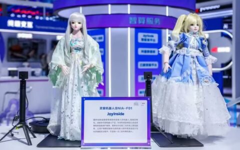 ‌全球首款AI具身人形桌面机器人灵童念NIA-F01京东开启预约