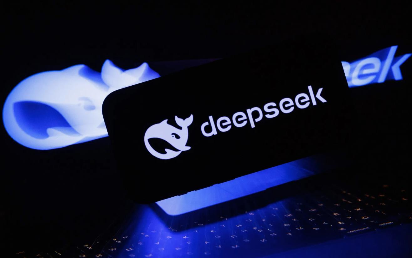 ‌DeepSeek开源V3.1-Base模型：6850亿参数支持128K上下文