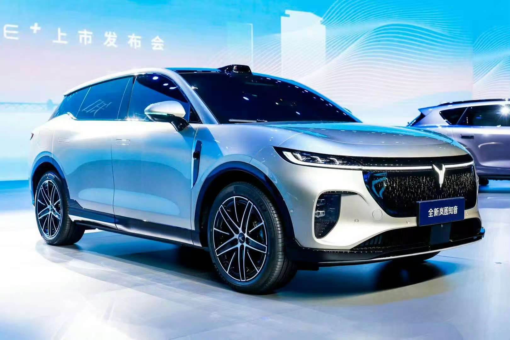 全新岚图知音上市，搭载乾崑智驾ADS 4和鸿蒙座舱5