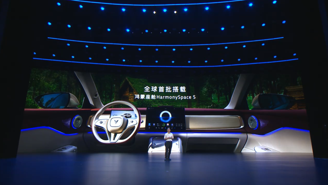 全新岚图知音上市，搭载乾崑智驾ADS 4和鸿蒙座舱5