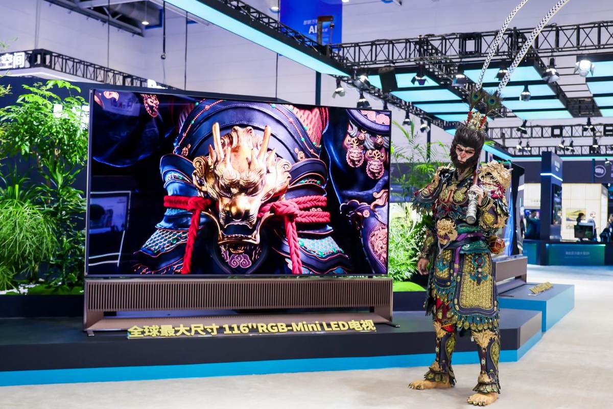 定义大屏新视界，海信多款百吋产品亮相2025电博会现场