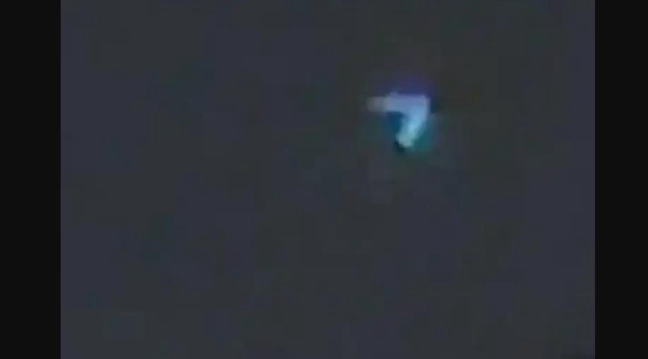 美国洛杉矶上空现V形“UFO” 军方沉默引猜测