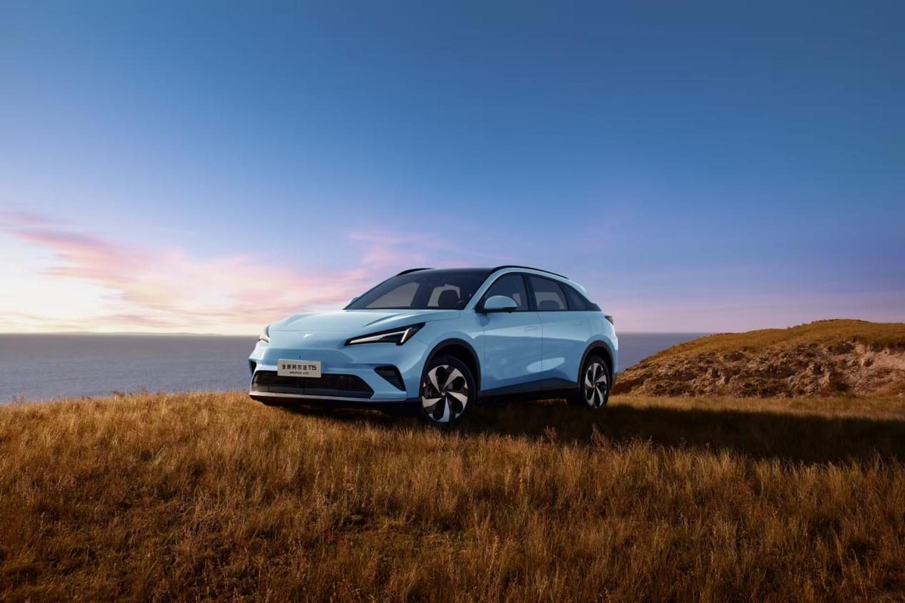 12.38万起预售，全新阿尔法T5“炸场”15万级中级SUV