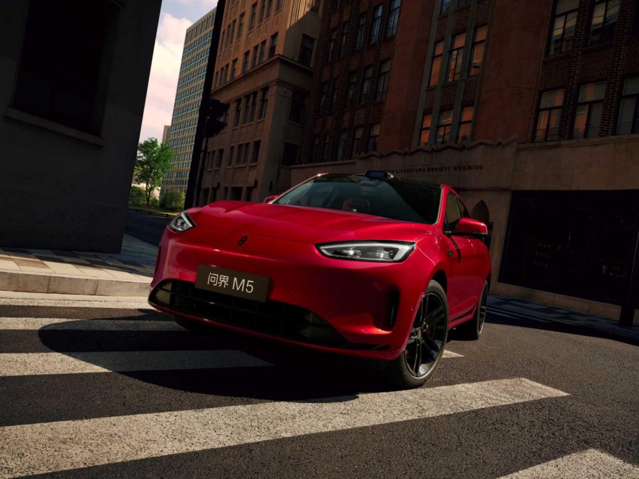 Model Y VS问界新M5 Ultra，谁才是更值得选的智慧出行伙伴