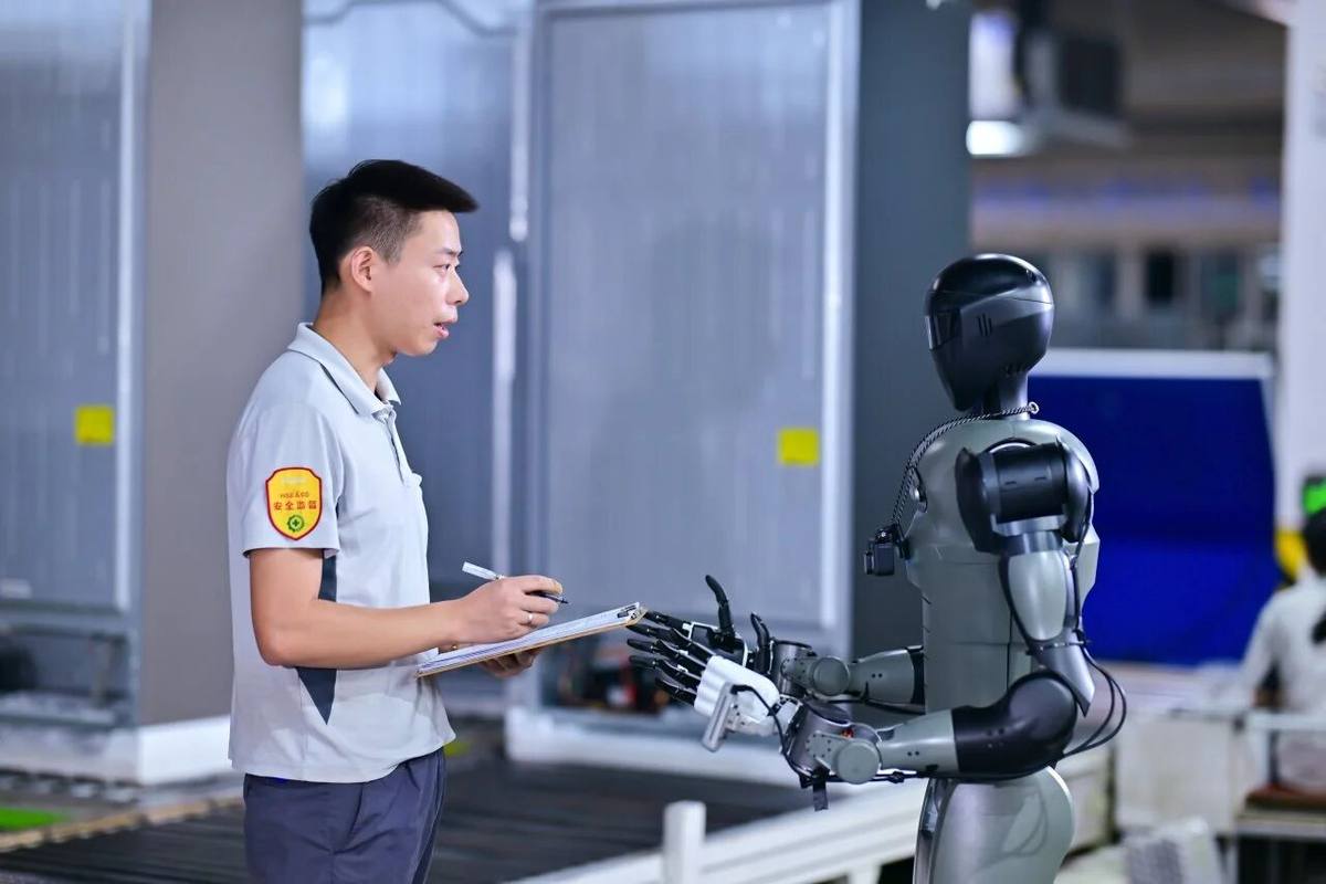 累活、脏活让机器人干！海尔智家一工厂用上“人形机器人”