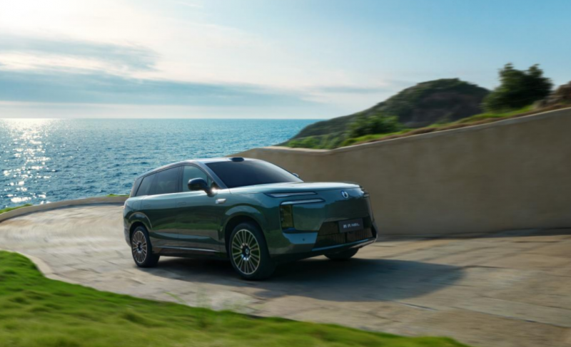 腾势N8L上市 大六座安全豪华SUV进入“智能与安全”的新纪元