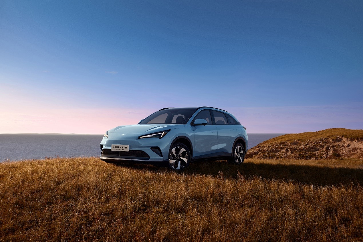 10.98万起上市！极狐阿尔法T5搭载最像真人驾驶的驾驶辅助“王炸”登场