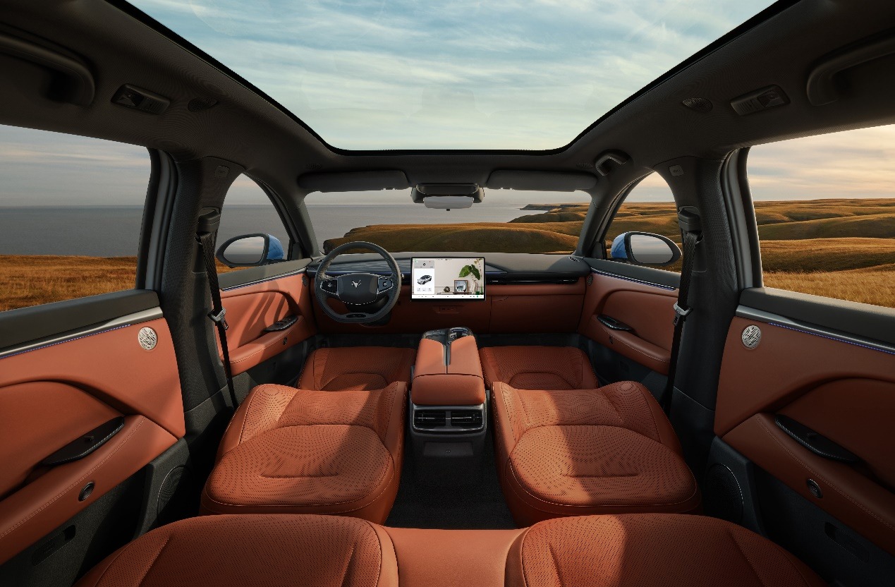 10.98万起上市！极狐阿尔法T5搭载最像真人驾驶的驾驶辅助“王炸”登场