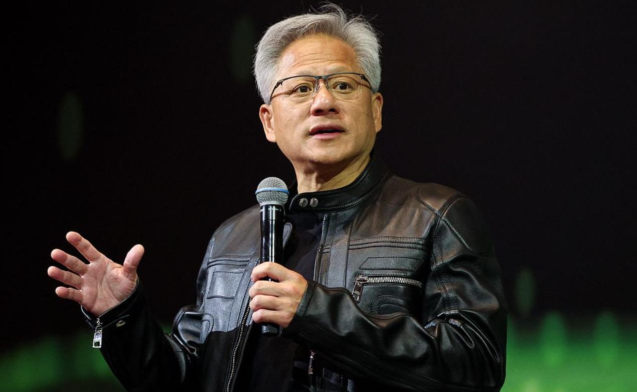 黄仁勋反驳“AI泡沫” 称AI需求进入良性循环