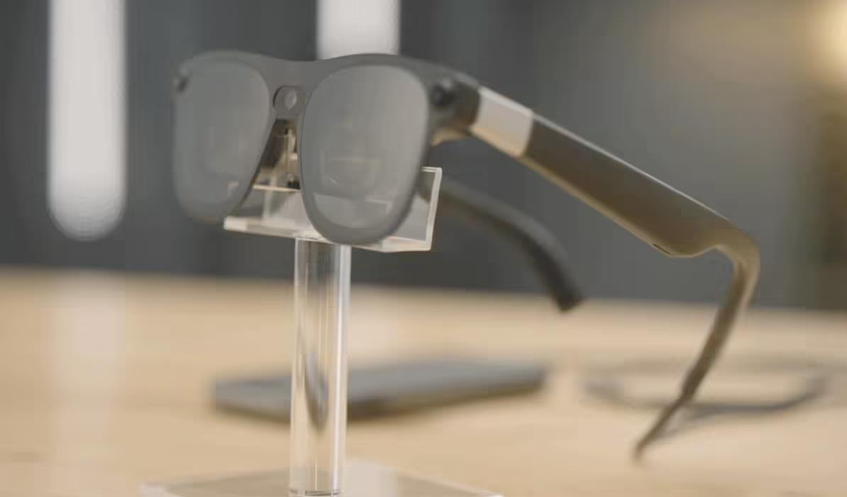 谷歌Android XR平台迎来新成员 XREAL Project Aura智能眼镜2026年亮相