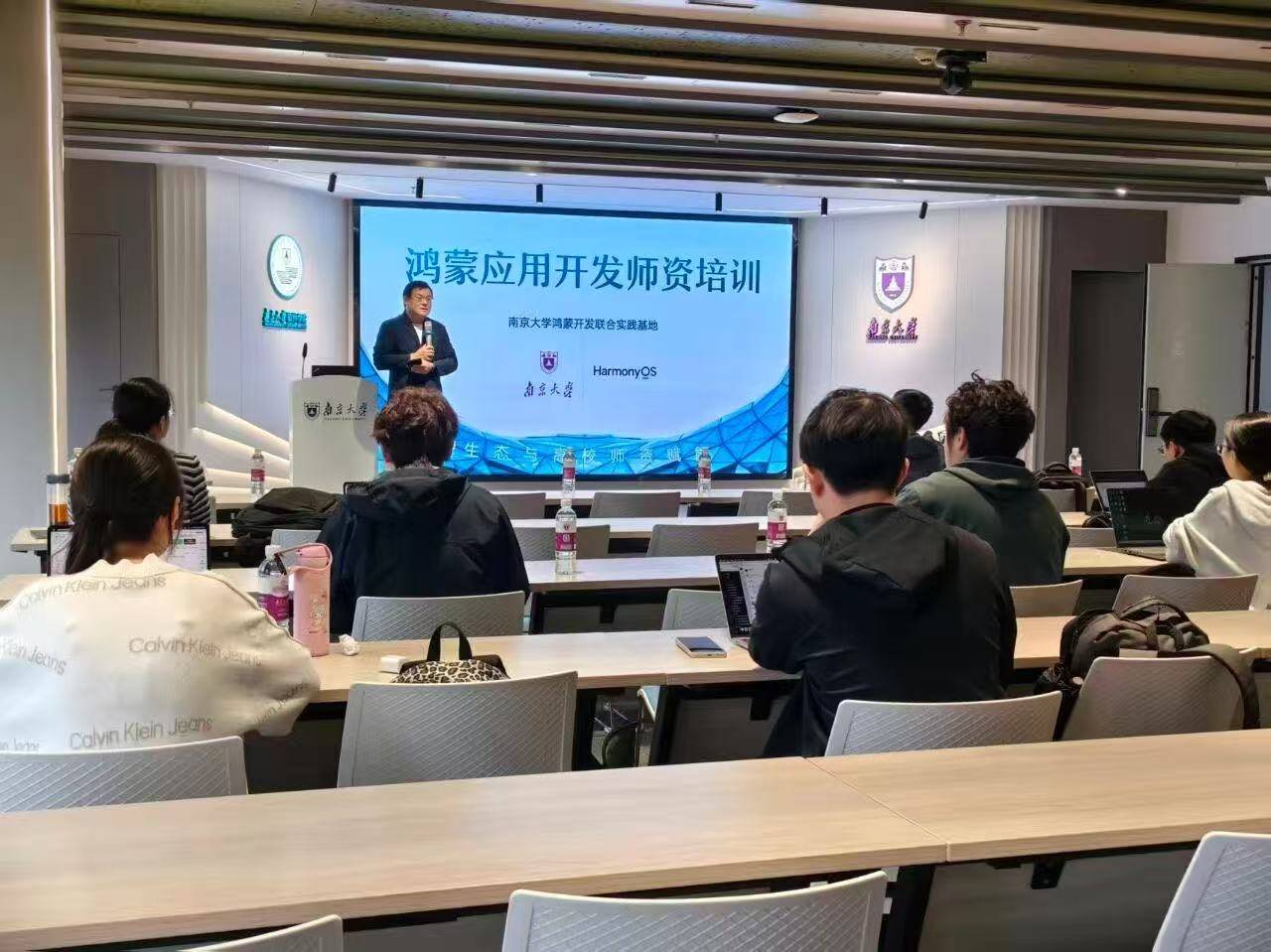 「开垦」鸿蒙生态的极客们,种出漫天星光