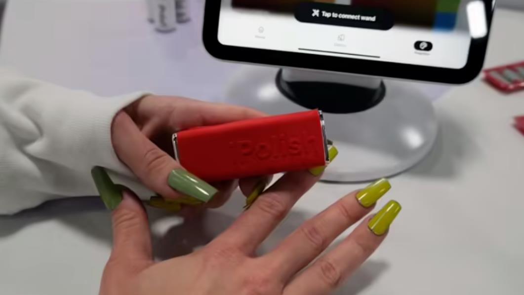 【CES 2026】iPolish发布可贴式智能美甲,可一键变换400种颜色