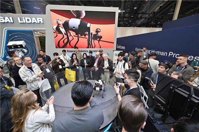 CES 2026 爆火出圈,Vbot超能机器狗开启全球消费级具身智能时代