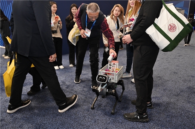 CES 2026 爆火出圈,Vbot超能机器狗开启全球消费级具身智能时代