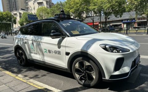 百度萝卜快跑首度在阿联酋启动全无人驾驶收费服务