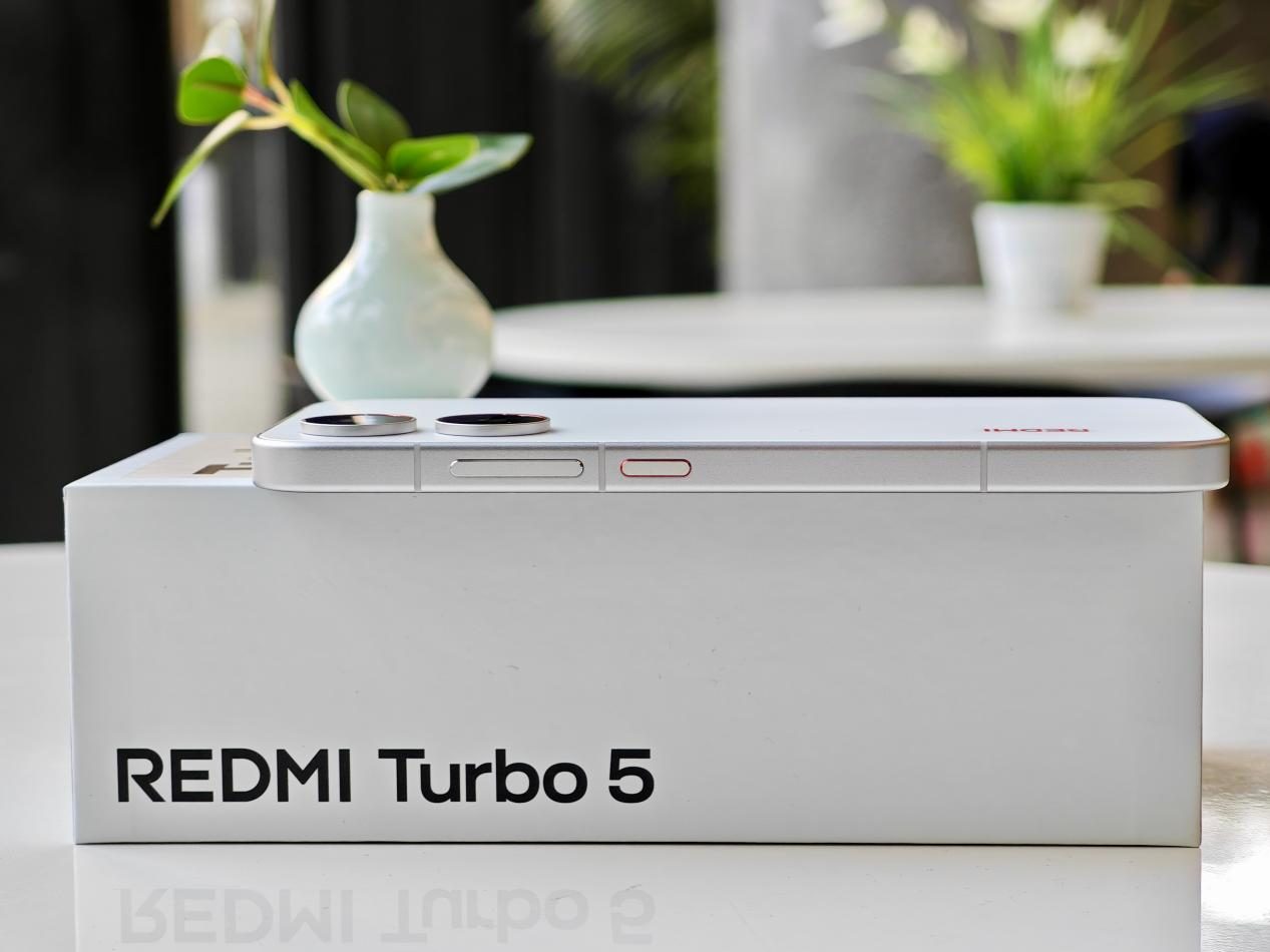 实测REDMI Turbo 5：性能重构与续航极限进阶