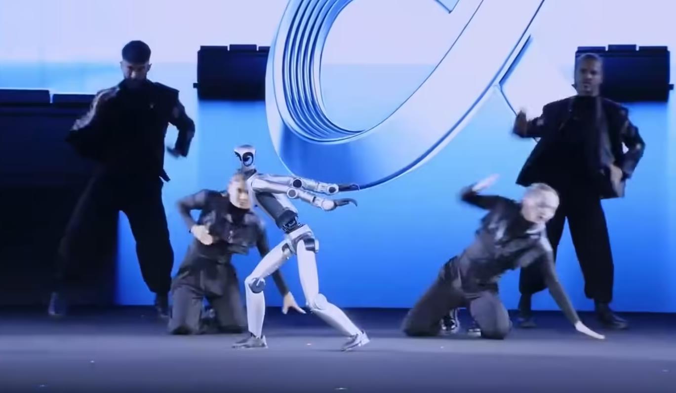 【MWC 2026 】荣耀MWC 2026发布首款人形机器人 现场热舞展示太空步