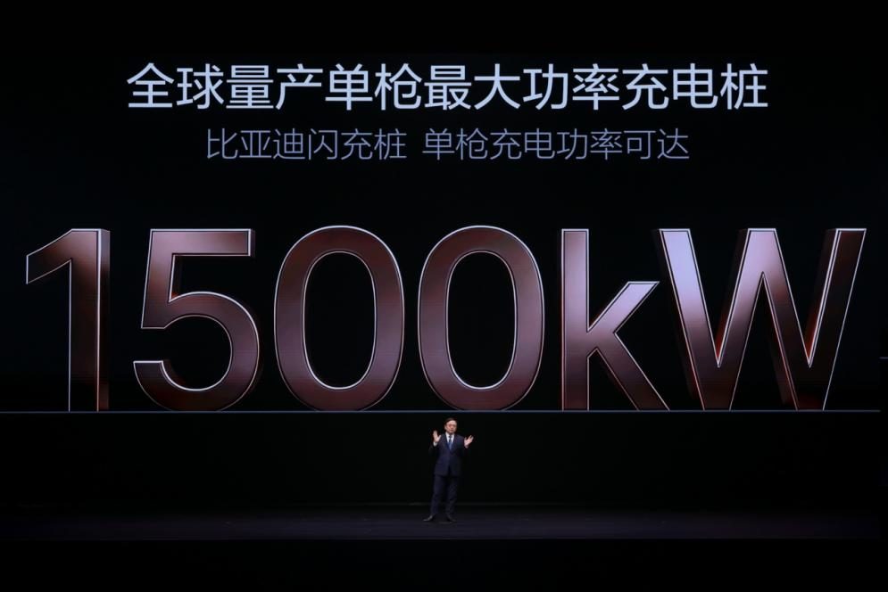 比亚迪发布第二代刀片电池及闪充技术，引领新能源汽车迈入闪充时代