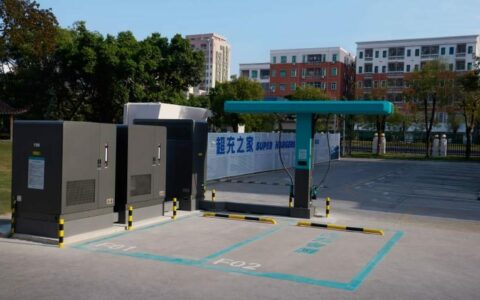 仰望2026款旗舰车型重磅上市，续航、操控、舒适全面进阶