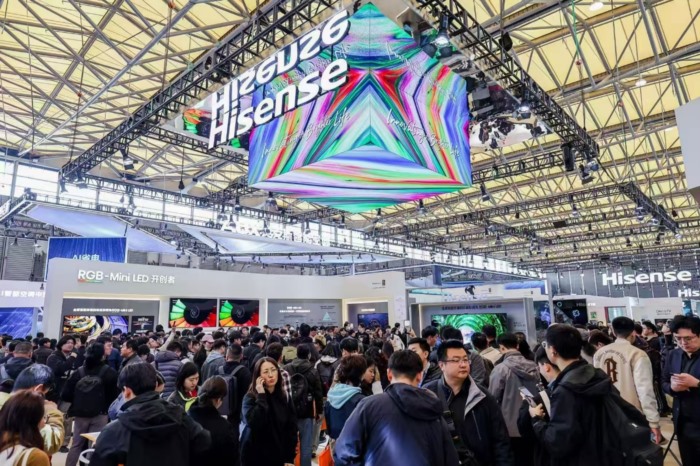 领跑彩色光源时代!海信携三大硬核技术亮相AWE2026