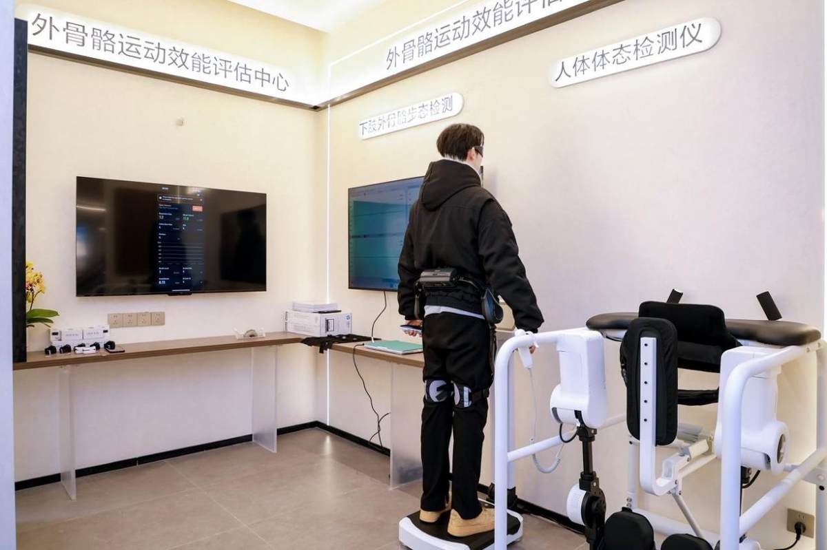 行业首家！海尔外骨骼机器人001号明珠中心旗舰店落户上海