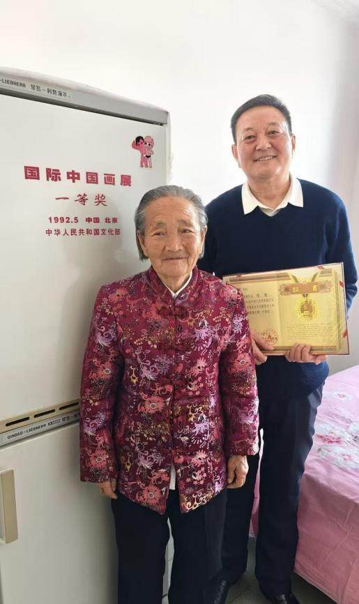 冻鱼2个月新鲜如初!34年“冻龄”冰箱主人换新仍选海尔