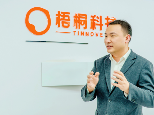 以“听”破局：AI大模型驱动汽车产业智能化升级