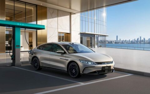 汉EV闪充版17.98万元起，引领中大型轿车进入闪充时代