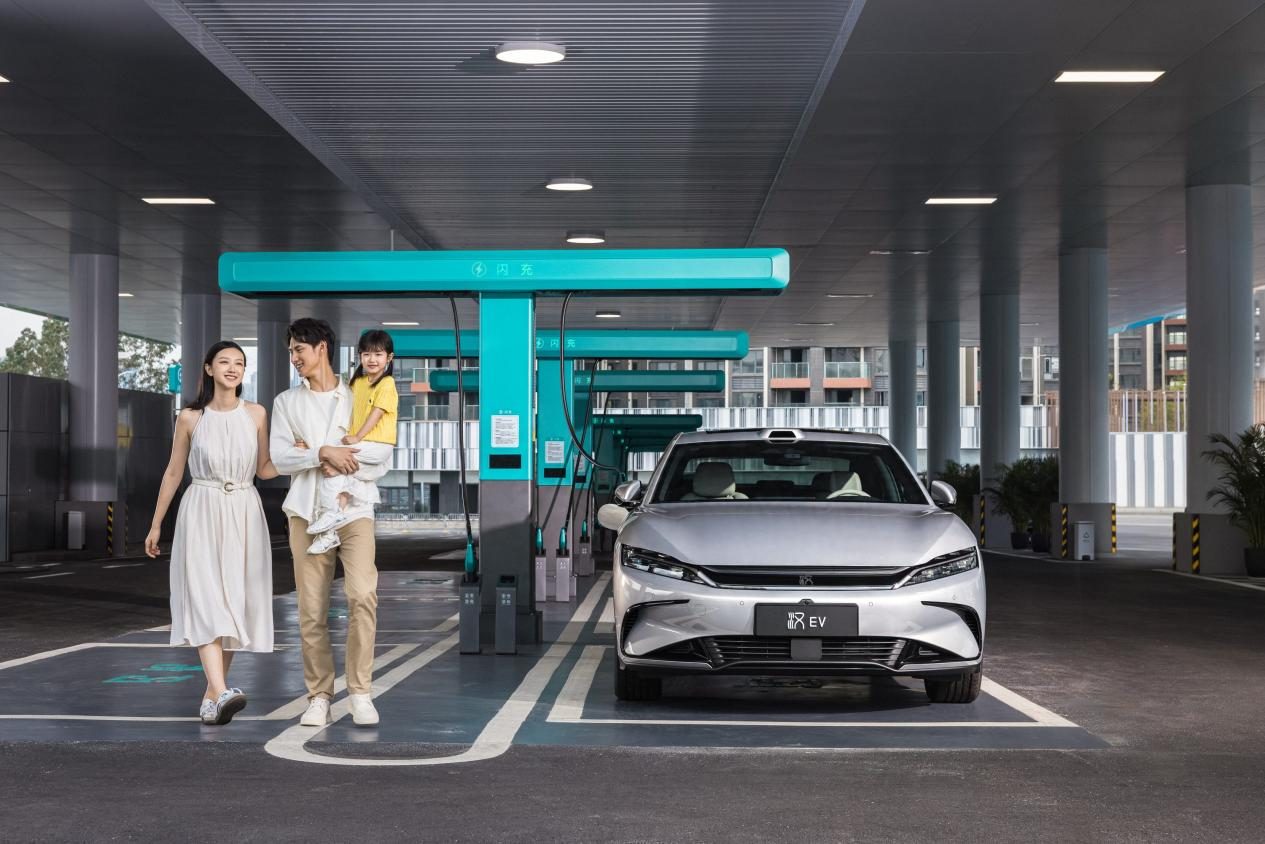 汉EV闪充版17.98万元起,引领中大型轿车进入闪充时代