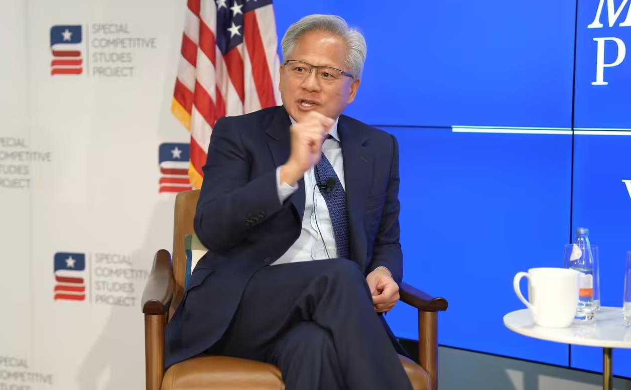 黄仁勋：英伟达在华AI加速器市场份额已降至零