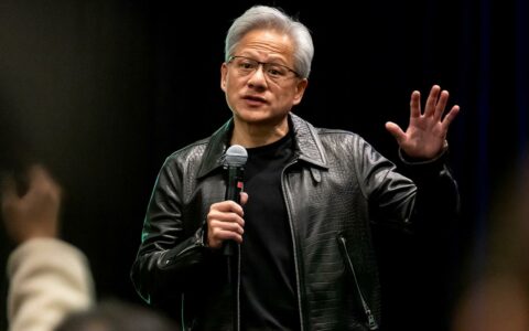 黄仁勋寄语应届生：别怕AI，当下是开启事业的最佳时机