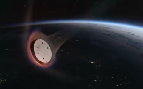 SpaceX星落返回舱首飞成功，可运载1000公斤太空实验载荷