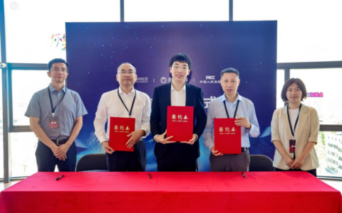 北京首单！给AI对话上一份保险，荆华密算×人保财险签约网络数据损害赔偿责任保险