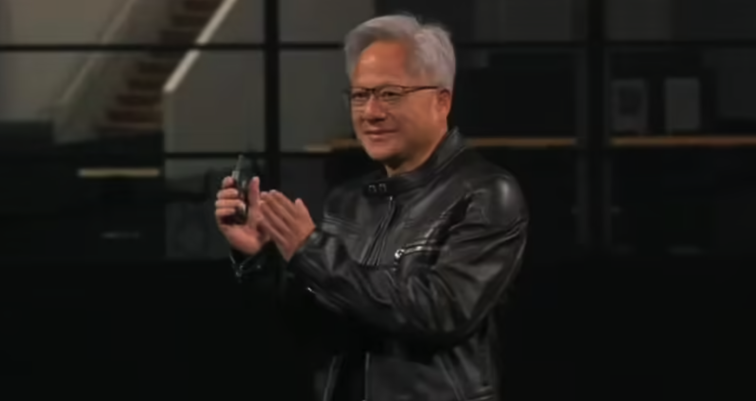 黄仁勋:英伟达季度收入逼近千亿美元,Rubin Ultra 架构未延期