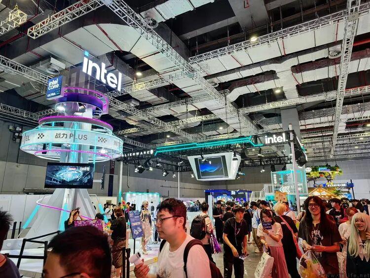 几乎“包馆”BW,Intel更懂如何讨好年轻人