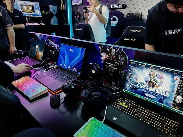 几乎“包馆”BW,Intel更懂如何讨好年轻人