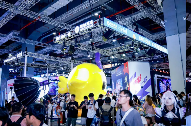 酷睿Ultra战力Plus,英特尔携九大合作伙伴亮相Bilibili World 2026