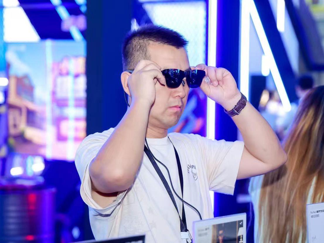 雷鸟创新全系产品亮相ChinaJoy 全天候AI眼镜雷鸟iO同步登台