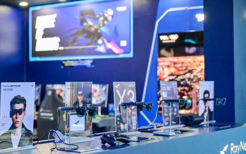 雷鸟创新全系产品亮相ChinaJoy 全天候AI眼镜雷鸟iO同步登台