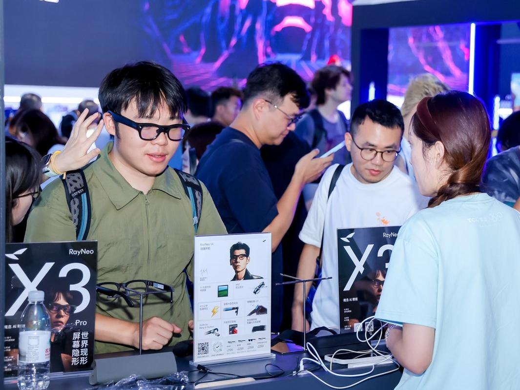 雷鸟创新全系产品亮相ChinaJoy 全天候AI眼镜雷鸟iO同步登台