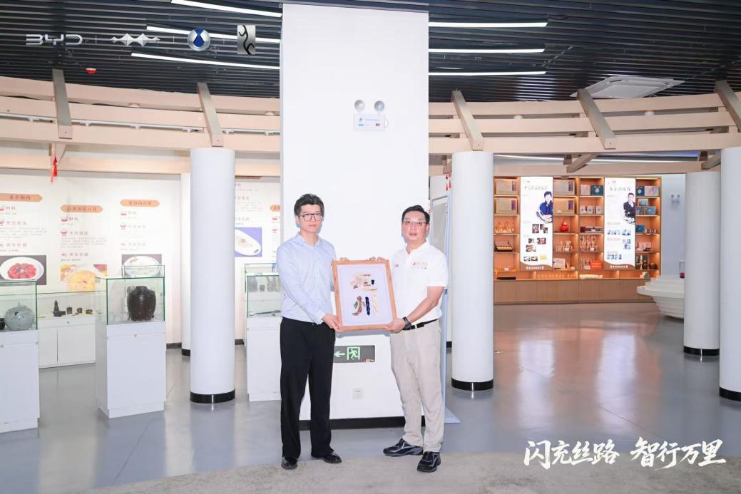 比亚迪硬核护航2026丝绸之路万里行，闪充+智驾破解长途焦虑