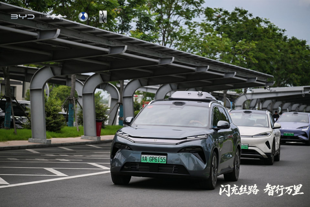 比亚迪硬核护航2026丝绸之路万里行，闪充+智驾破解长途焦虑