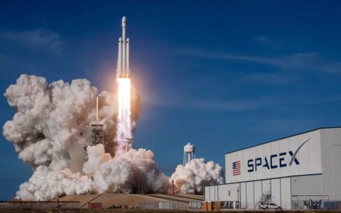 SpaceX上市首份财报亮相：Q2营收78亿美元，净亏损大幅收窄