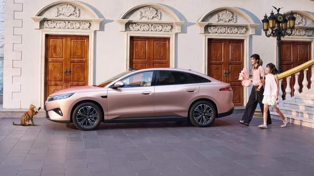 比亚迪秦MAX EV/DM-i双车上市,重新定义B级轿车价值标准