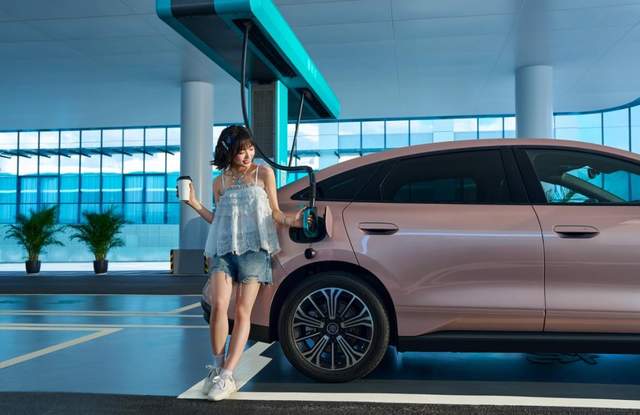 比亚迪秦MAX EV/DM-i双车上市,重新定义B级轿车价值标准