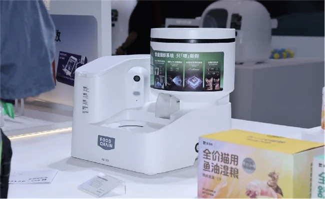 硬核产品力实力出圈！PETKIT小佩亚宠展再获殊荣，智能饮水机ULTRA摘得年度畅销大奖