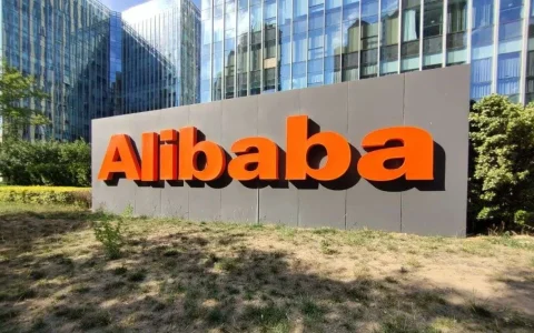 阿里巴巴配售800亿港元加码AI基建，全球科技巨头竞逐算力赛道