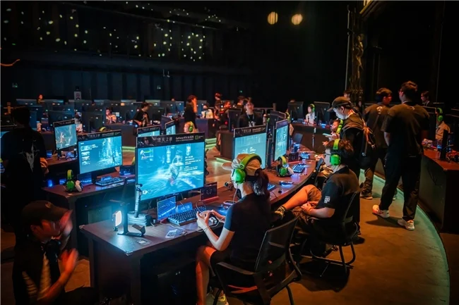 千名玩家齐聚成都,技嘉RTX 5080风魔加持《湮灭之潮》首试