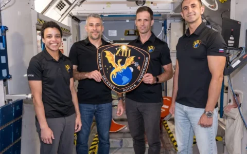 NASA与SpaceX因推进剂泄漏推迟Crew-13载人发射任务